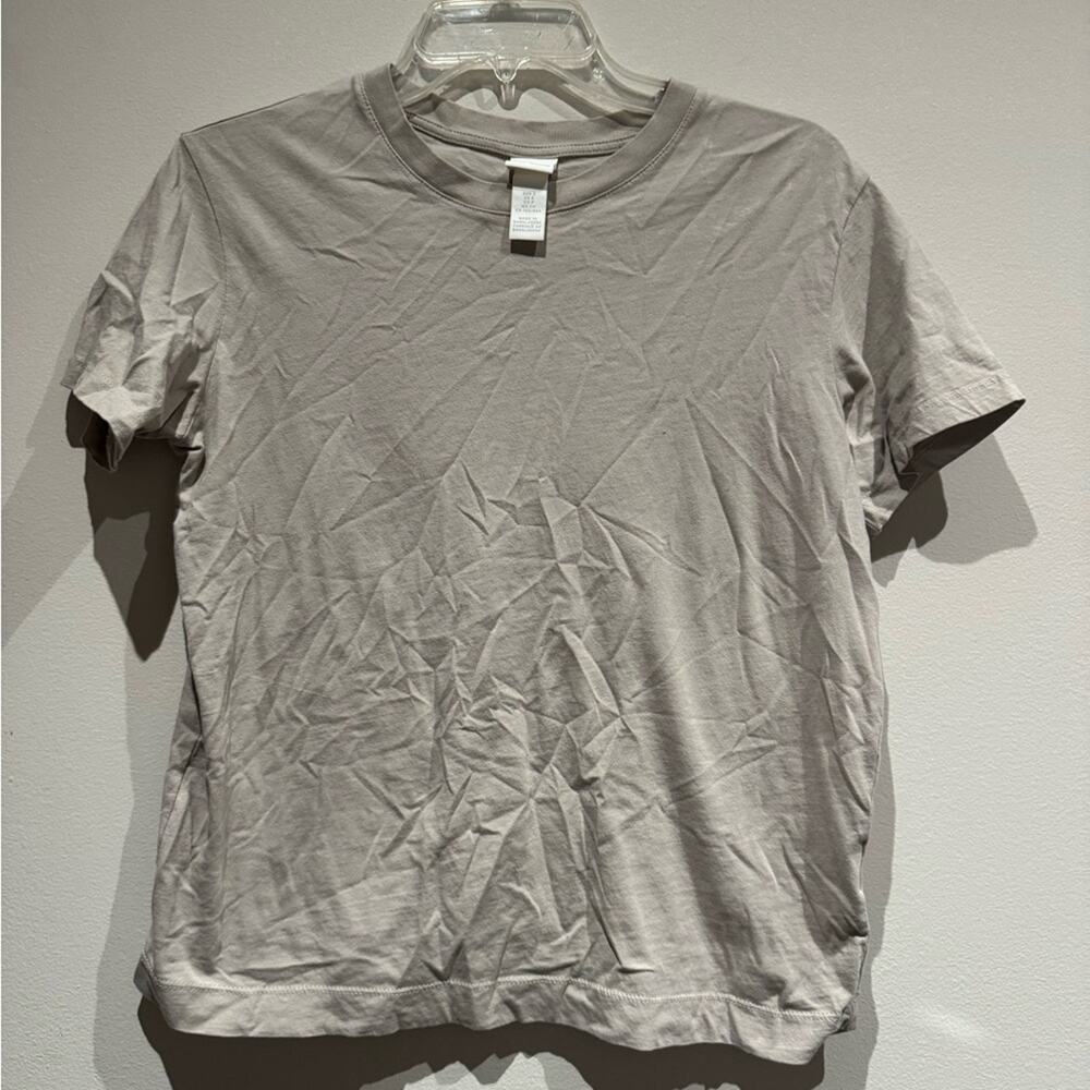 5/$20- H&M basics taupe color tee in small